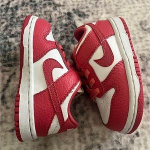 white archeo pink dunks
Toddler girl size 6c
Beautiful spring or summer shoes